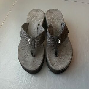 Roxy black platform sandals 10